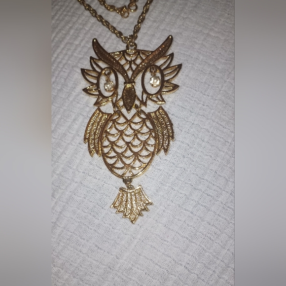 Vintage Gold Tone Articulated Owl Pendant Necklace - Picture 2 of 2